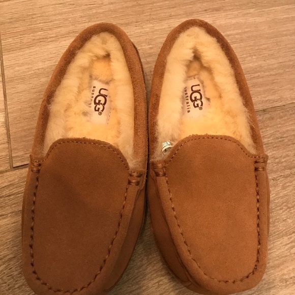 Like New UGG kids slippers, size 13 US - Picture 5 of 5